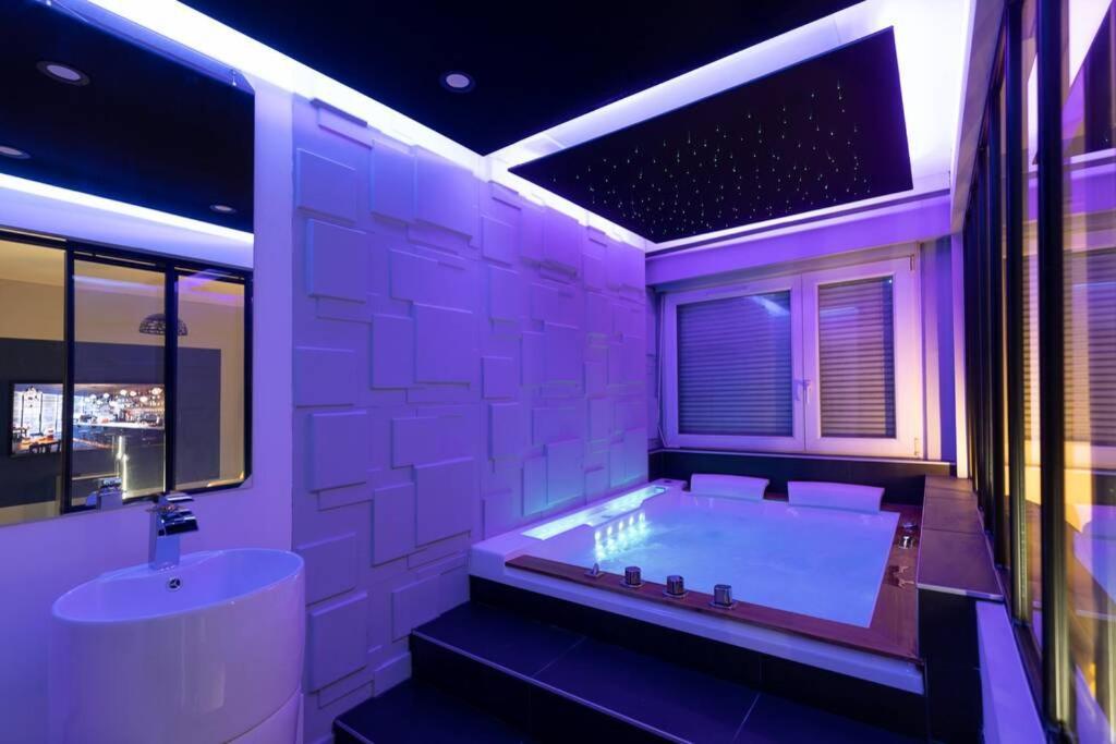 Appartement-Jacuzzi / Love Room A 800M Du Centre Metz Exterior foto